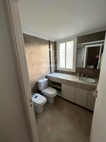 2 slaapkamer Flat te huur in Ibiza dorp met zwembad - € 5.850 (Ref: 7977830)