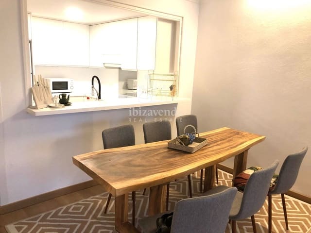 2 slaapkamer Flat te huur in Ibiza dorp met zwembad - € 5.850 (Ref: 7977830)