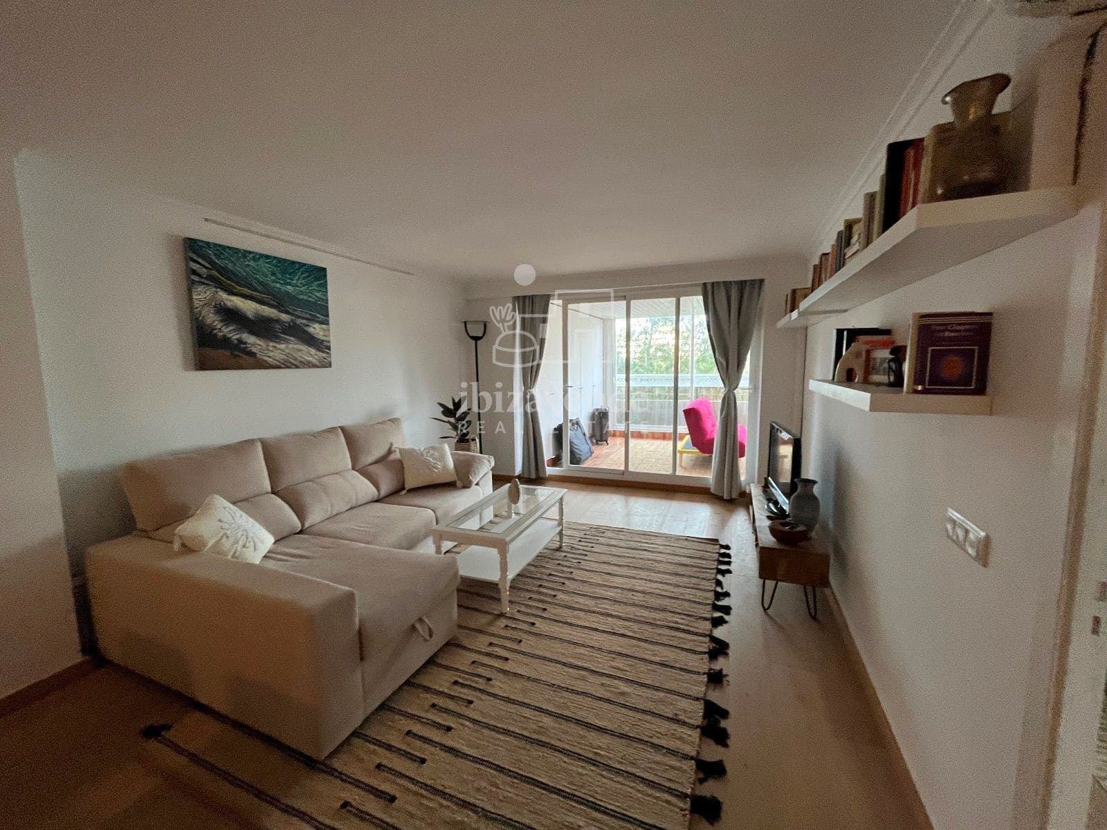 2 slaapkamer Flat te huur in Ibiza dorp met zwembad - € 5.850 (Ref: 7977830)