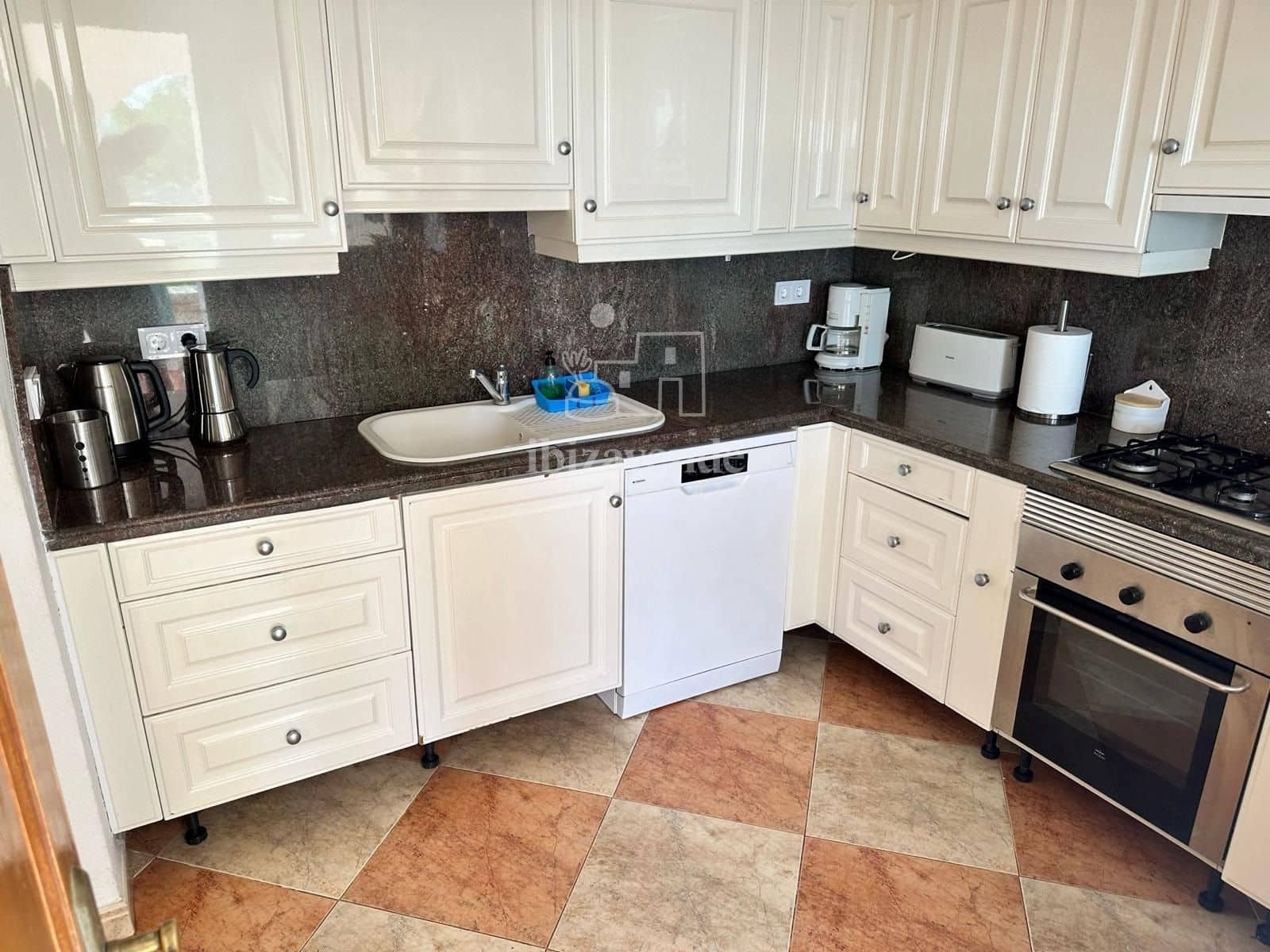 5 soveværelse Villa til leje i Cala d'en Bou med swimmingpool garage - € 6.000 (Ref: 8539591)