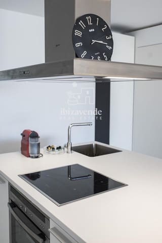 2 soverom Penthouse til salgs i Ibiza by med svømmebasseng garasje - € 1 900 000 (Ref: 8582676)