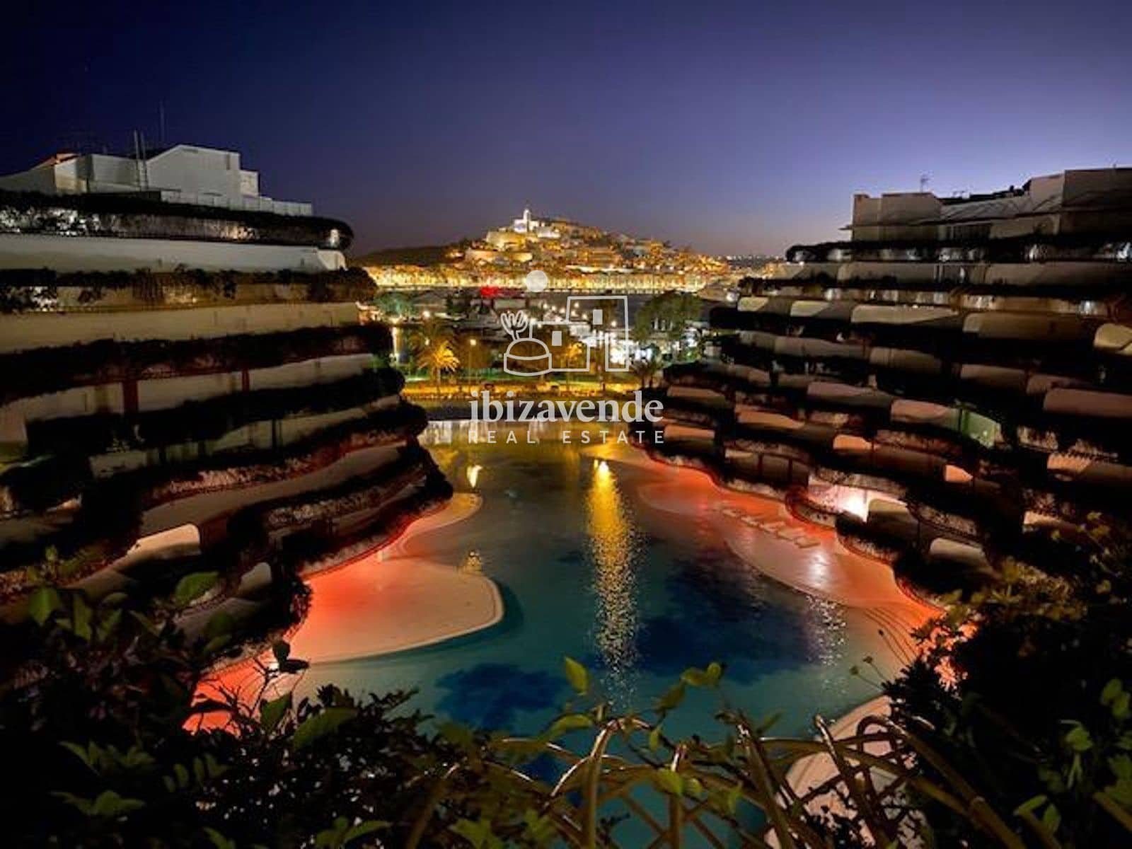 2 slaapkamer Penthouse te koop in Ibiza dorp met zwembad garage - € 1.900.000 (Ref: 8582676)