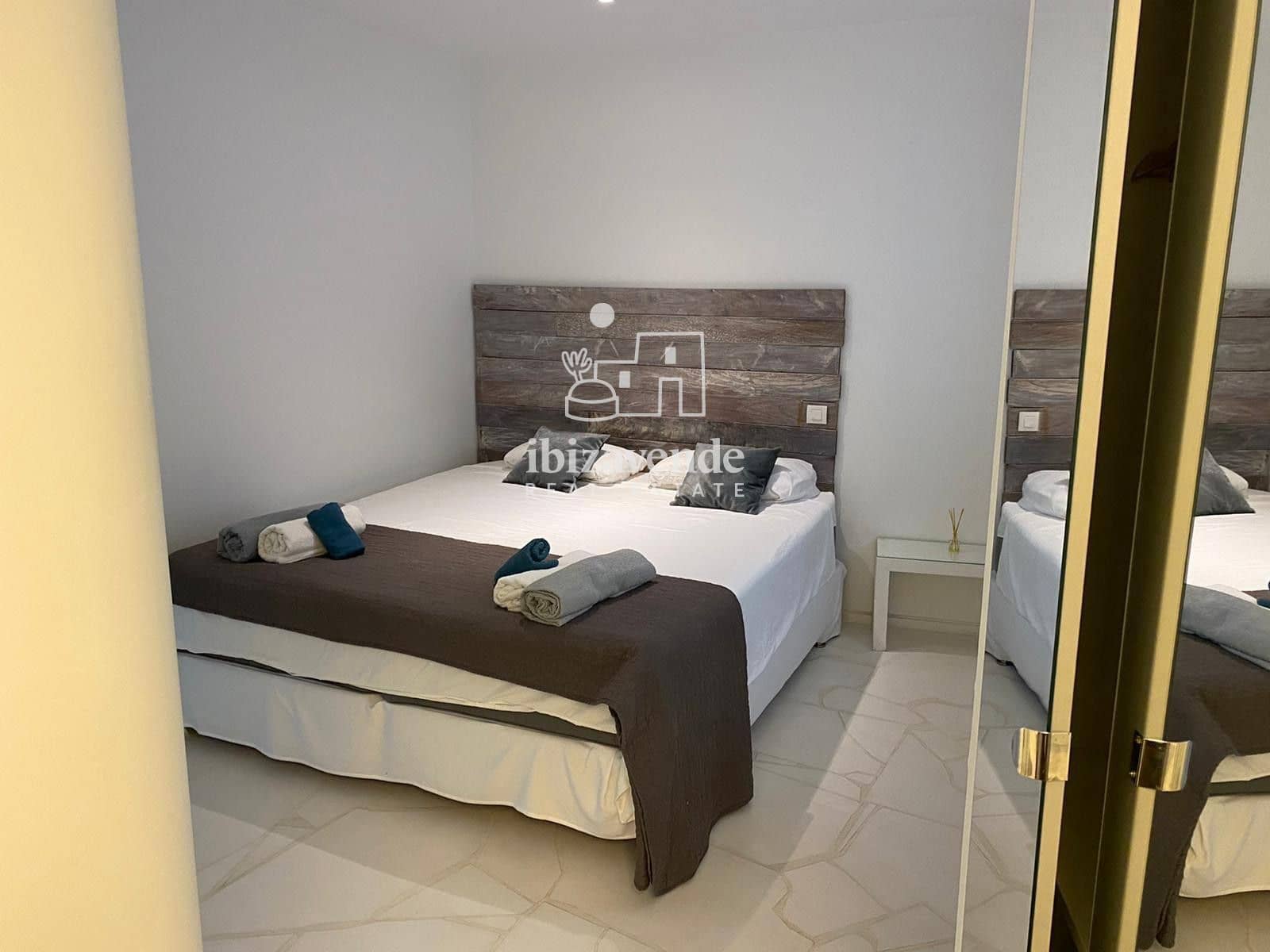 2 slaapkamer Penthouse te koop in Ibiza dorp met zwembad garage - € 1.900.000 (Ref: 8582676)