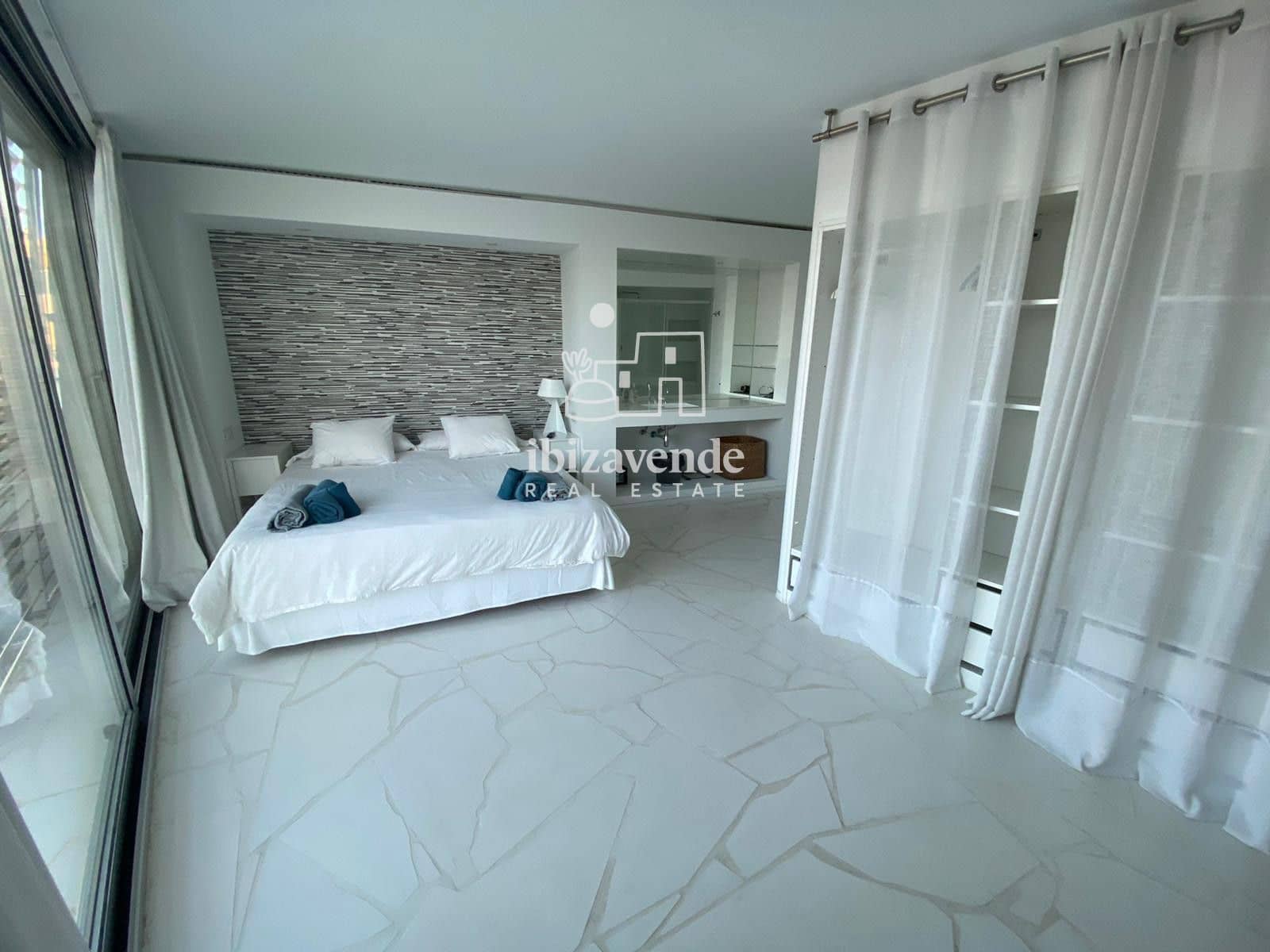 2 slaapkamer Penthouse te koop in Ibiza dorp met zwembad garage - € 1.900.000 (Ref: 8582676)