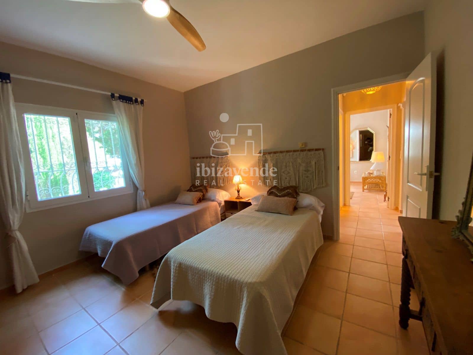 3 soveværelse Villa til leje i Cala Tarida med swimmingpool garage - € 7.273 (Ref: 8591198)