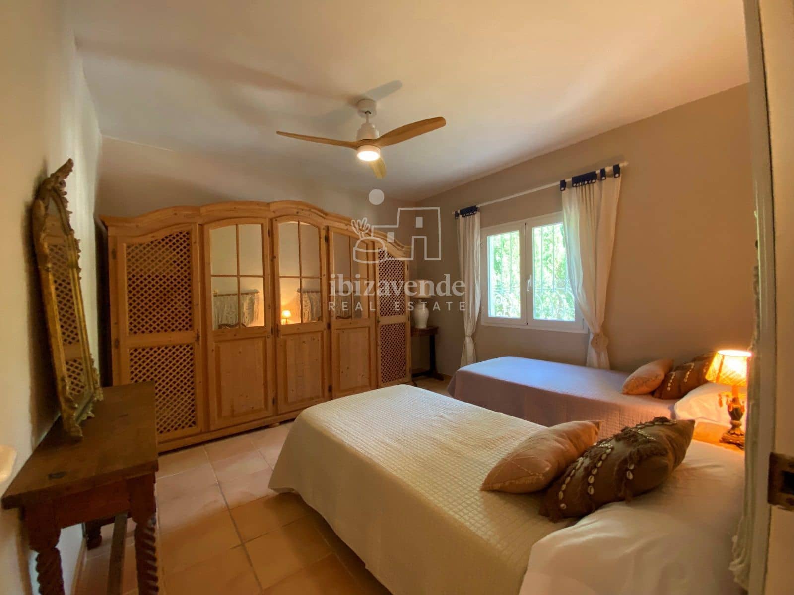 3 soveværelse Villa til leje i Cala Tarida med swimmingpool garage - € 7.273 (Ref: 8591198)