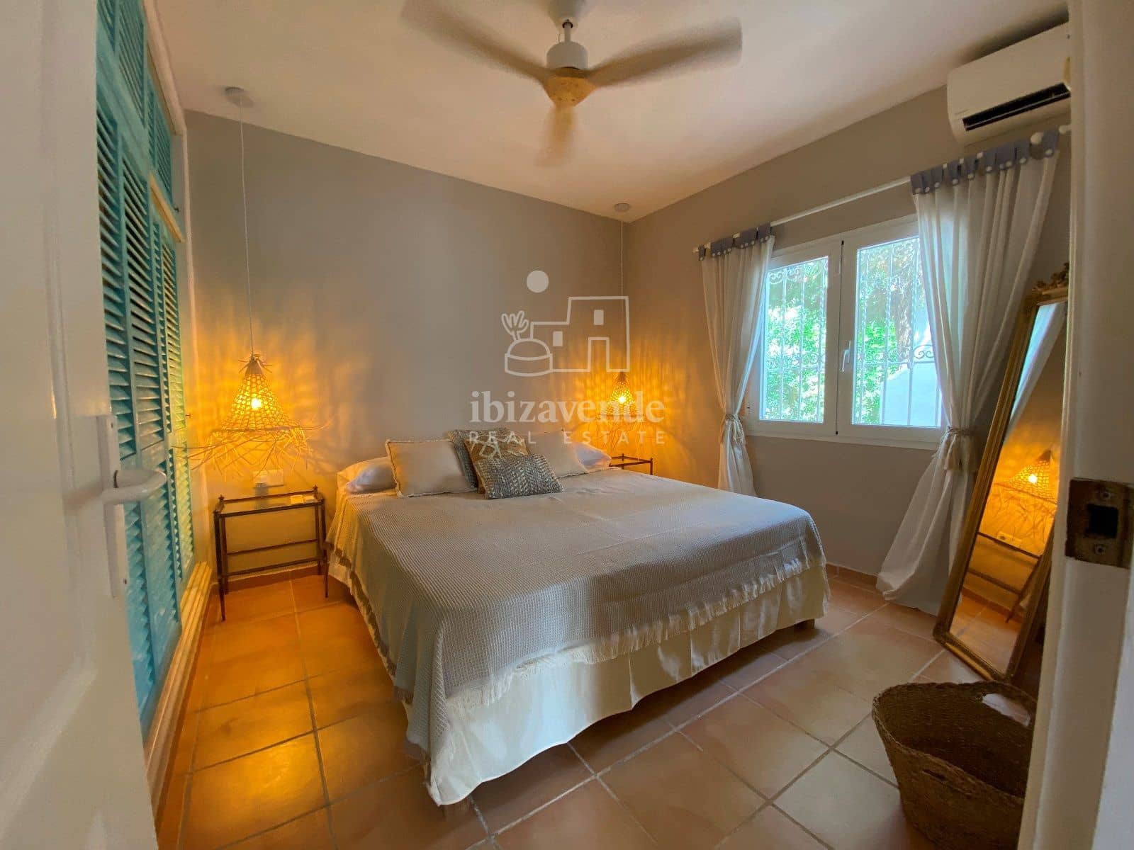 3 soveværelse Villa til leje i Cala Tarida med swimmingpool garage - € 7.273 (Ref: 8591198)