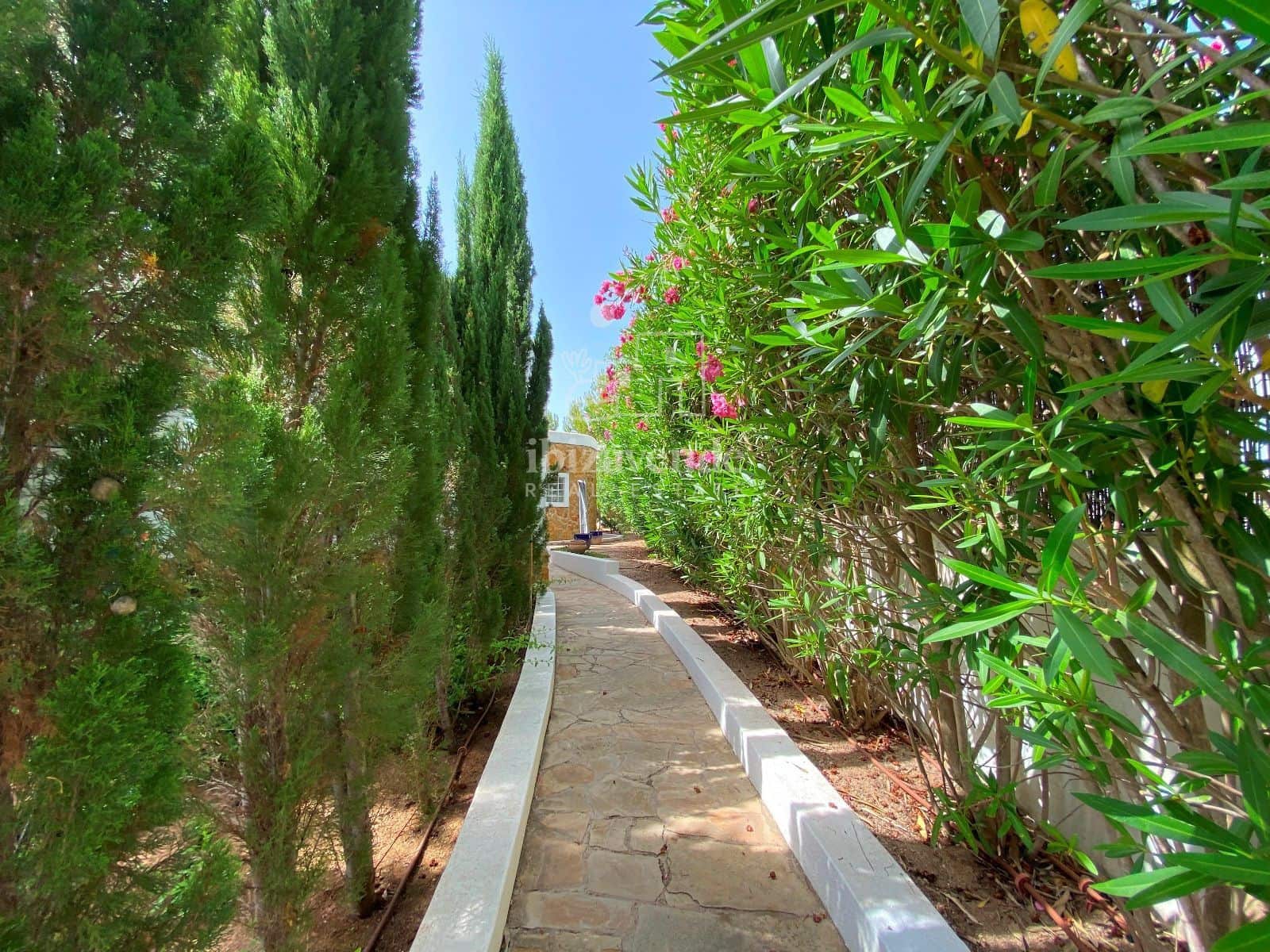 3 soveværelse Villa til leje i Cala Tarida med swimmingpool garage - € 7.273 (Ref: 8591198)