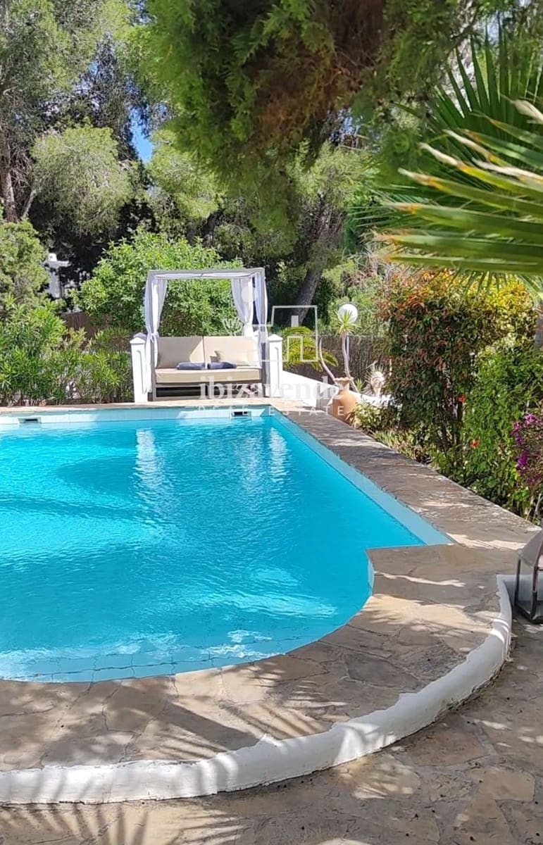 3 bedroom Villa for rent in Cala Tarida with pool garage - € 12,000 (Ref: 8591198)