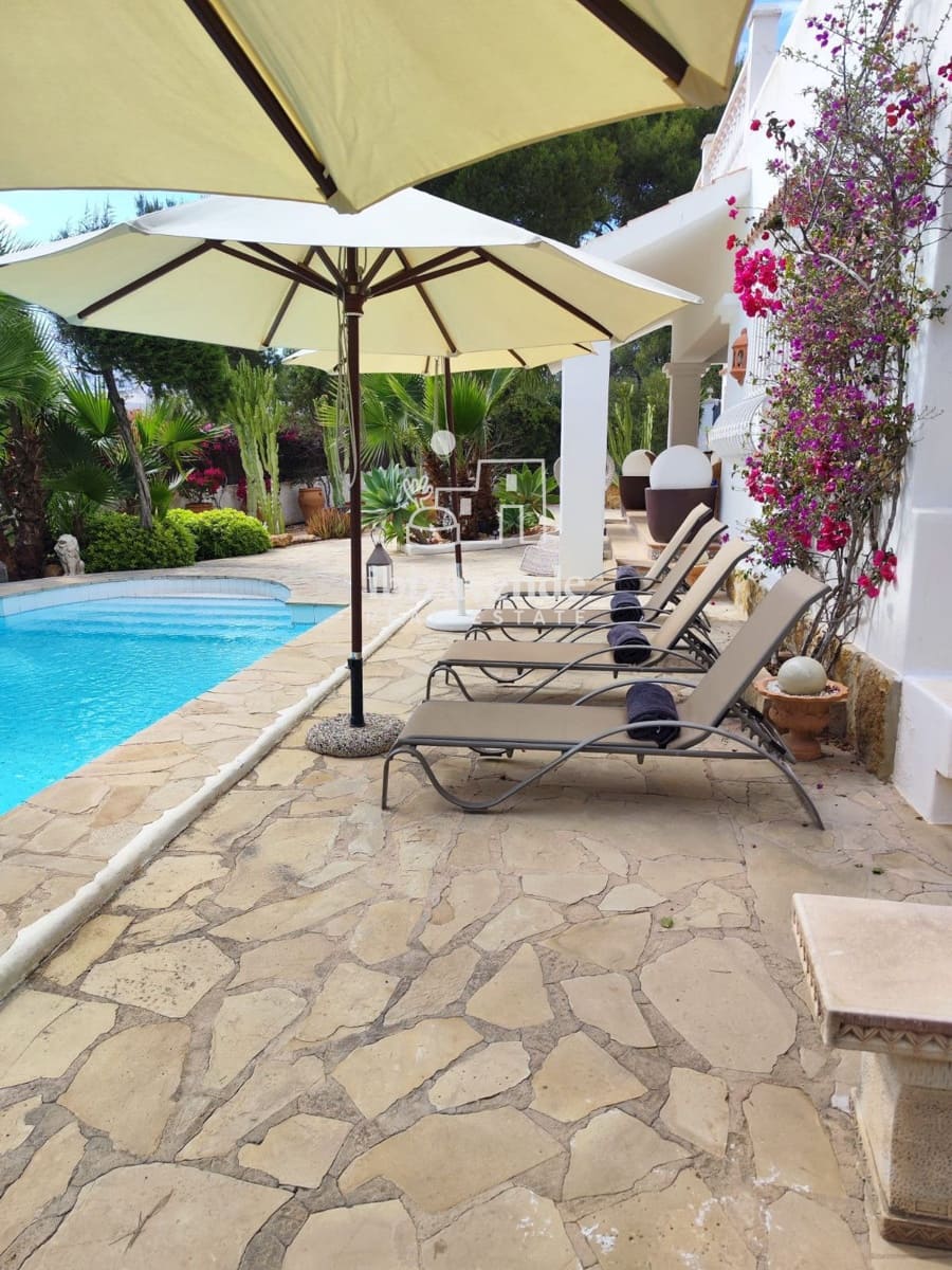 3 bedroom Villa for rent in Cala Tarida with pool garage - € 12,000 (Ref: 8591198)