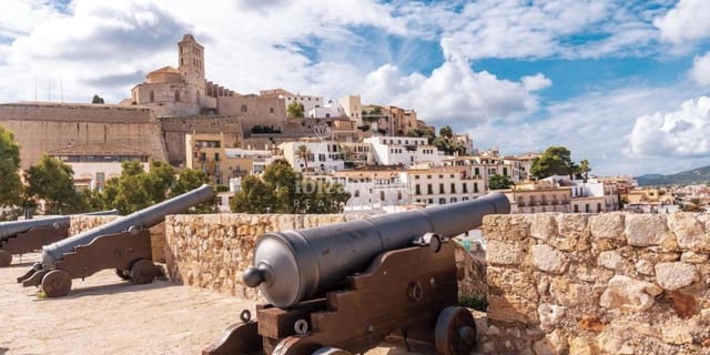 3 soverom Villa til salgs i Ibiza by med svømmebasseng garasje - € 1 490 000 (Ref: 8601937)