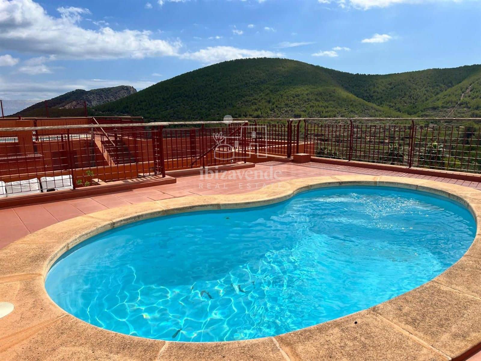 2 soveværelse Penthouse til salg i Roca Llisa med swimmingpool garage - € 925.000 (Ref: 8639532)