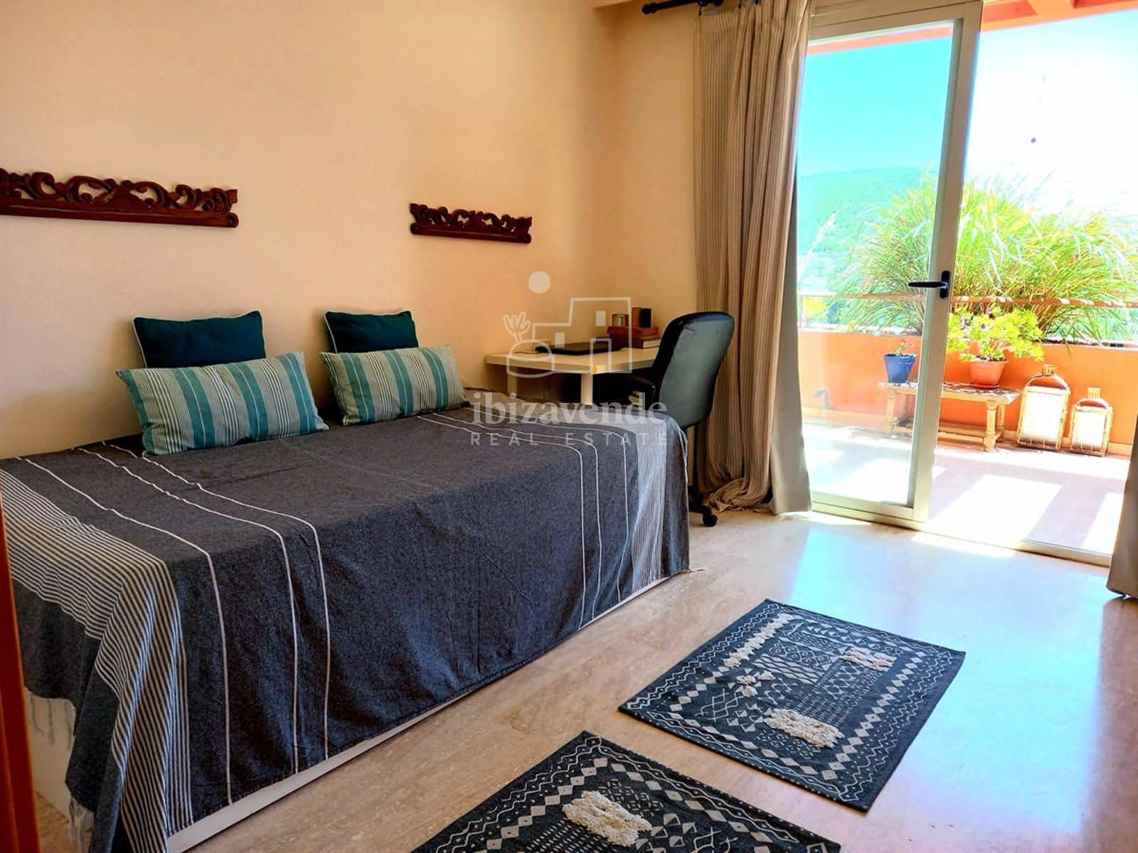 2 soveværelse Penthouse til salg i Roca Llisa med swimmingpool garage - € 925.000 (Ref: 8639532)