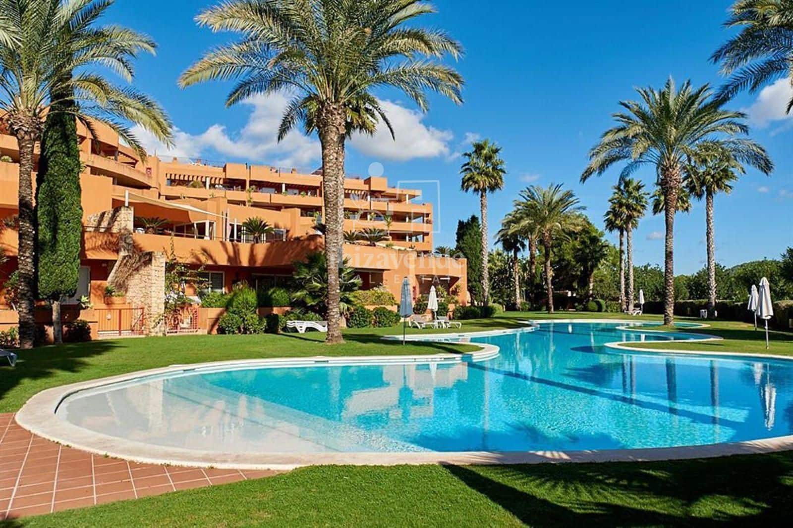 2 soveværelse Penthouse til salg i Roca Llisa med swimmingpool garage - € 925.000 (Ref: 8639532)