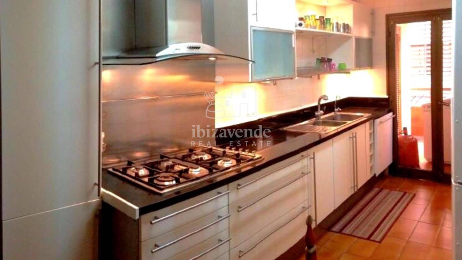 3 bedroom Flat for sale in Ibiza / Eivissa town - € 690,000 (Ref: 8643595)