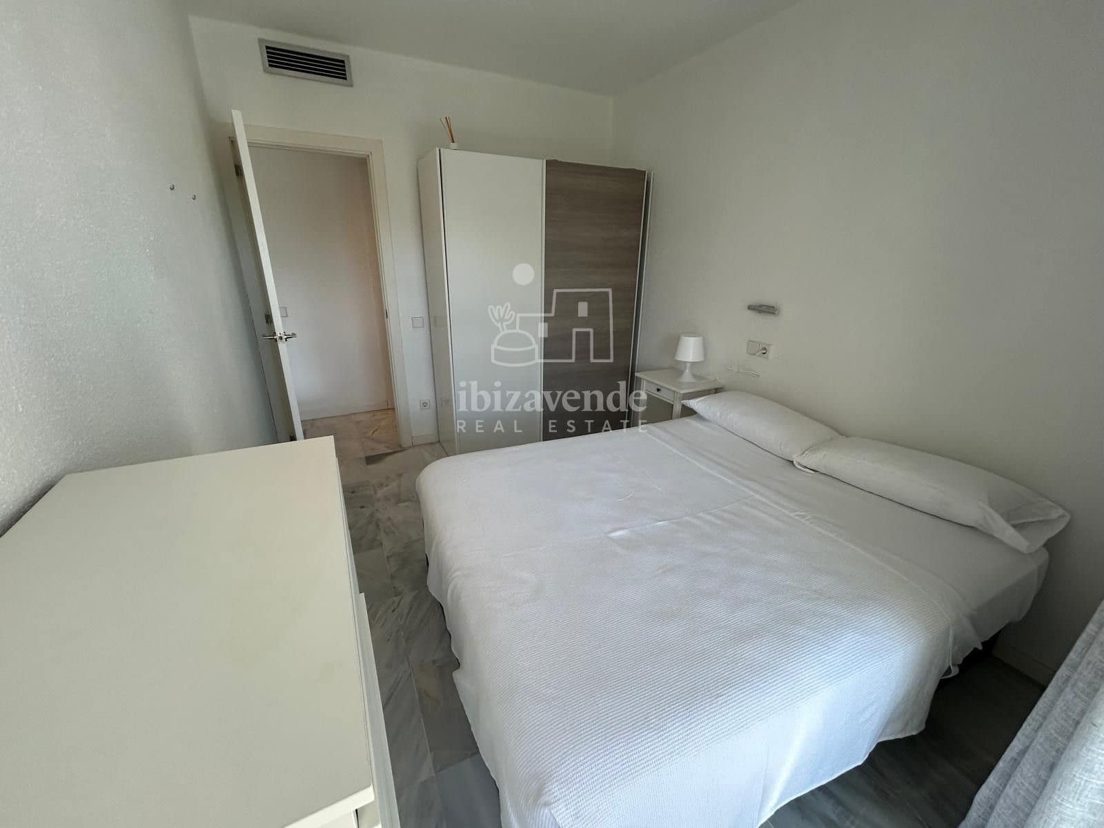 2 makuuhuone Asunto vuokrattavana paikassa Ibiza kaupunki mukana uima-altaan - 5 000 € (Ref: 8682436)