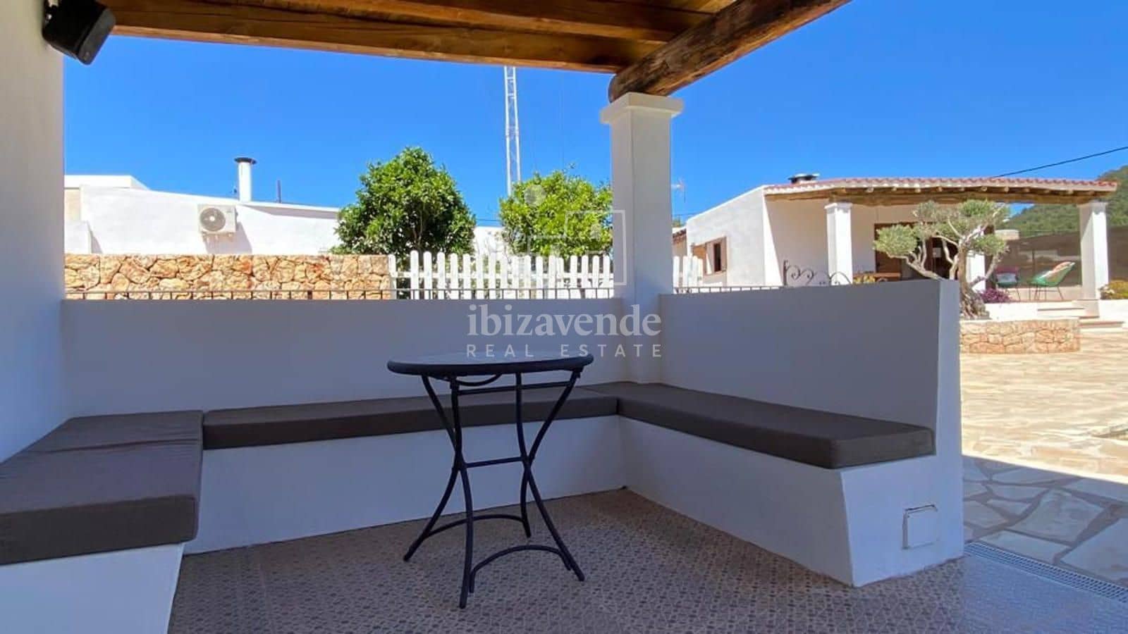 3 soverom Villa til salgs i Cala Llonga med svømmebasseng garasje - € 1 400 000 (Ref: 8692991)