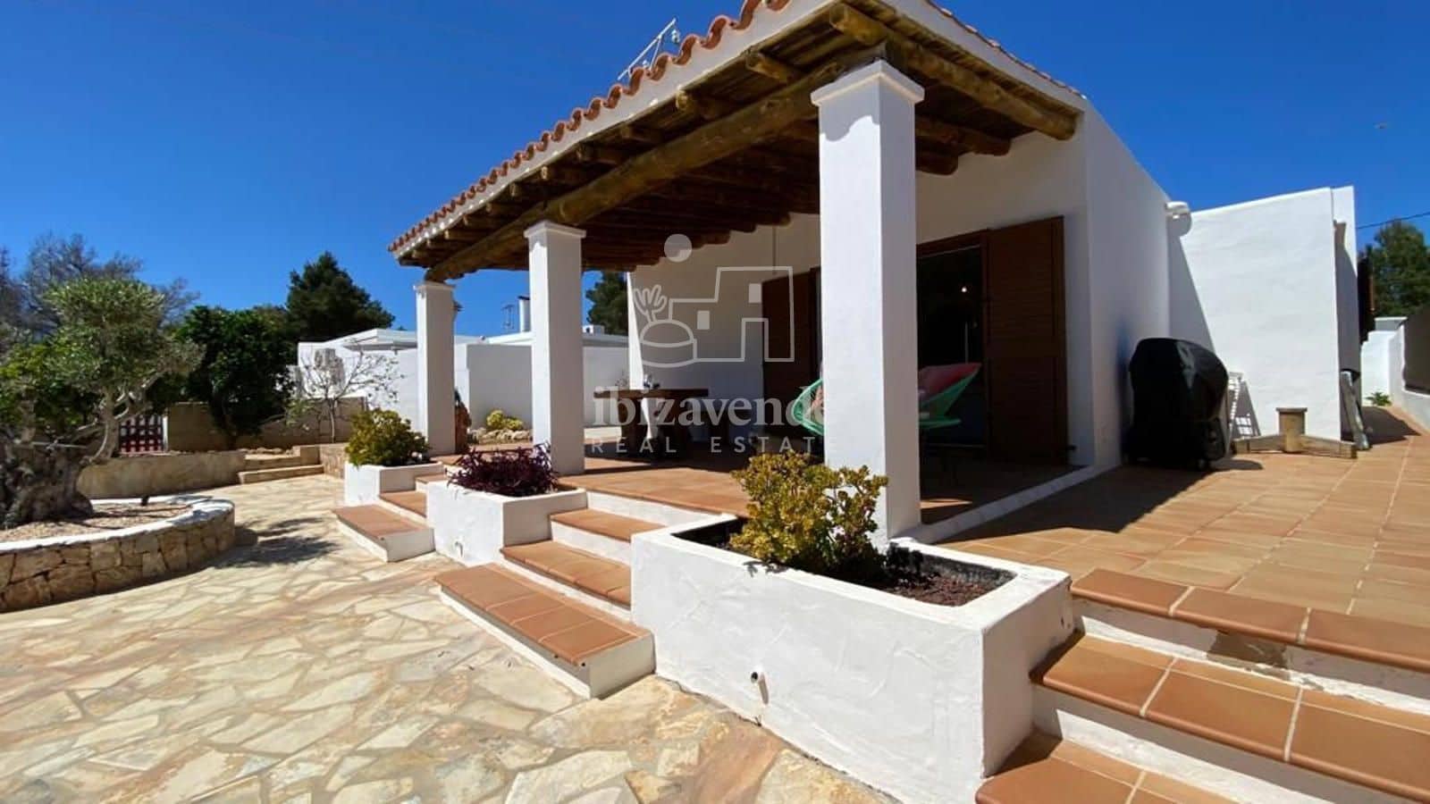 3 soverom Villa til salgs i Cala Llonga med svømmebasseng garasje - € 1 400 000 (Ref: 8692991)