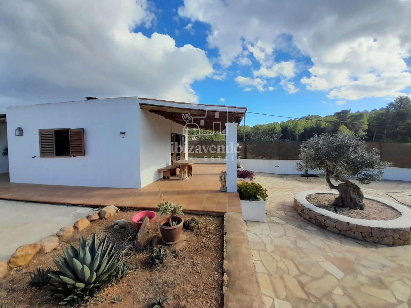 3 soverom Villa til salgs i Cala Llonga med svømmebasseng garasje - € 1 400 000 (Ref: 8692991)