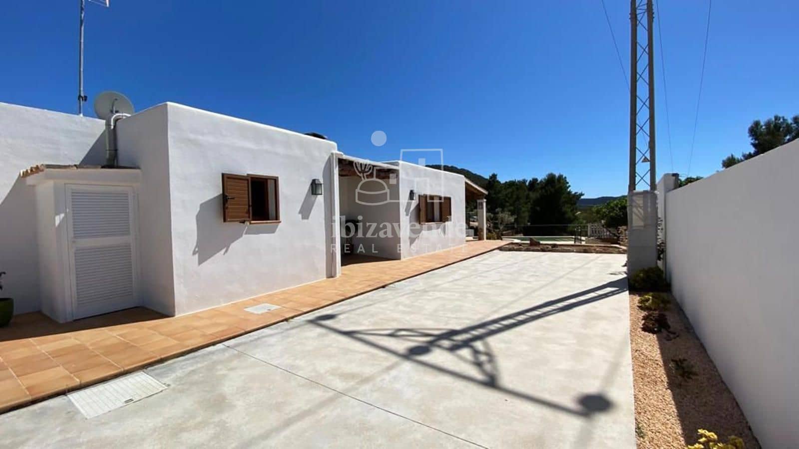 3 soverom Villa til salgs i Cala Llonga med svømmebasseng garasje - € 1 400 000 (Ref: 8692991)