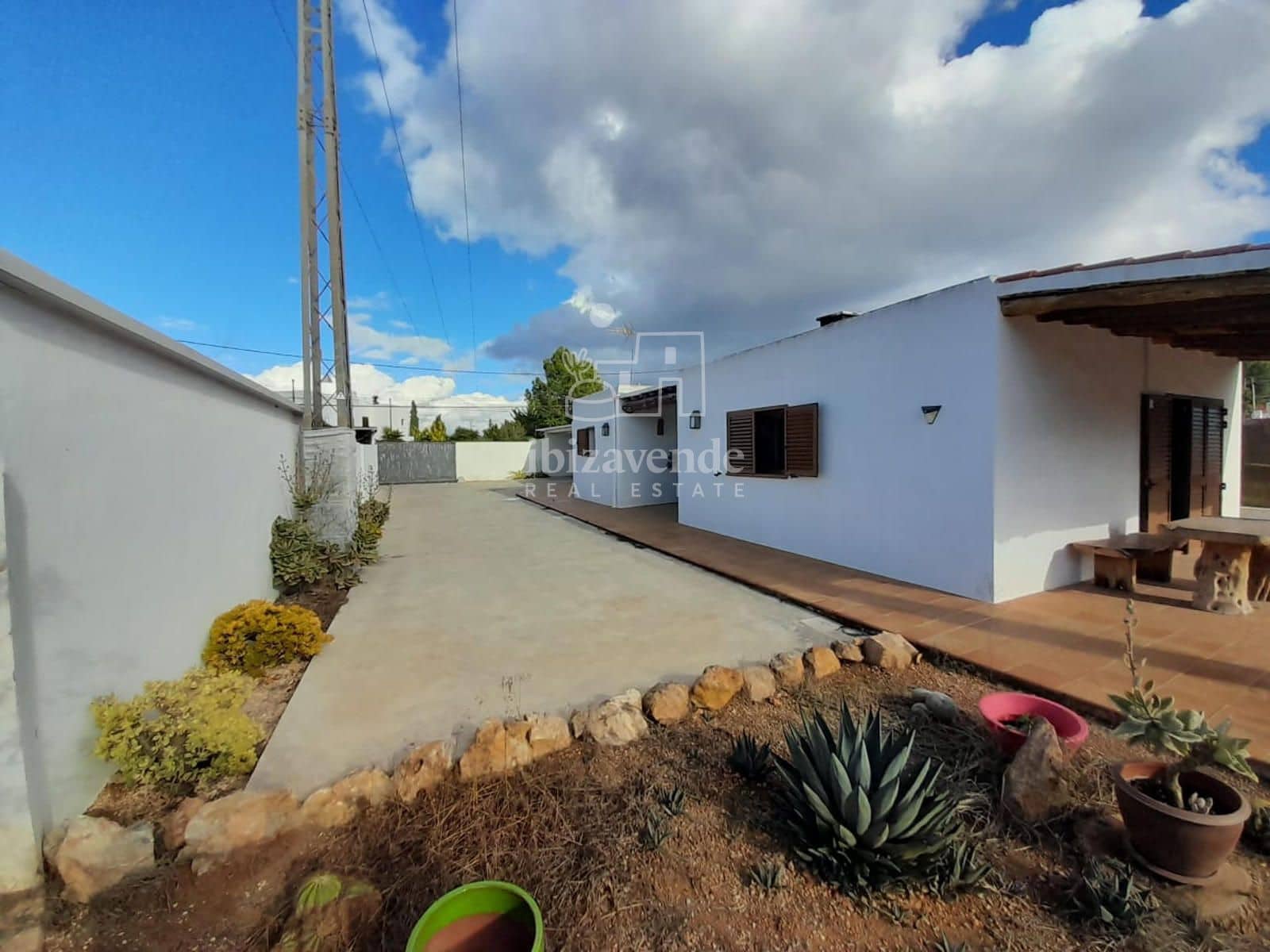 3 soverom Villa til salgs i Cala Llonga med svømmebasseng garasje - € 1 400 000 (Ref: 8692991)