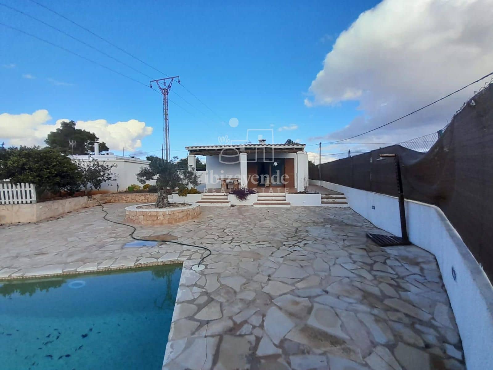 3 soverom Villa til salgs i Cala Llonga med svømmebasseng garasje - € 1 400 000 (Ref: 8692991)