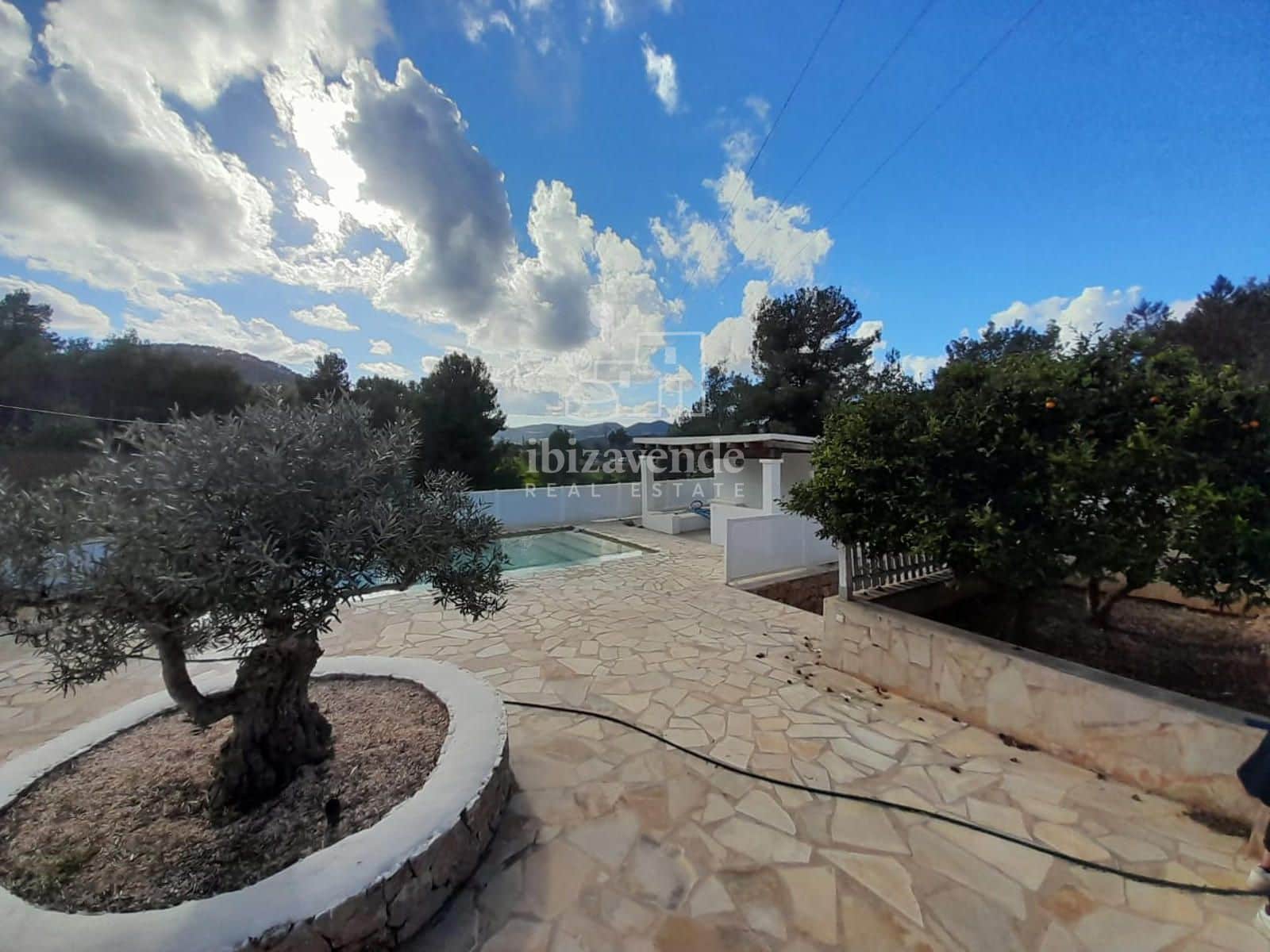 3 soverom Villa til salgs i Cala Llonga med svømmebasseng garasje - € 1 400 000 (Ref: 8692991)