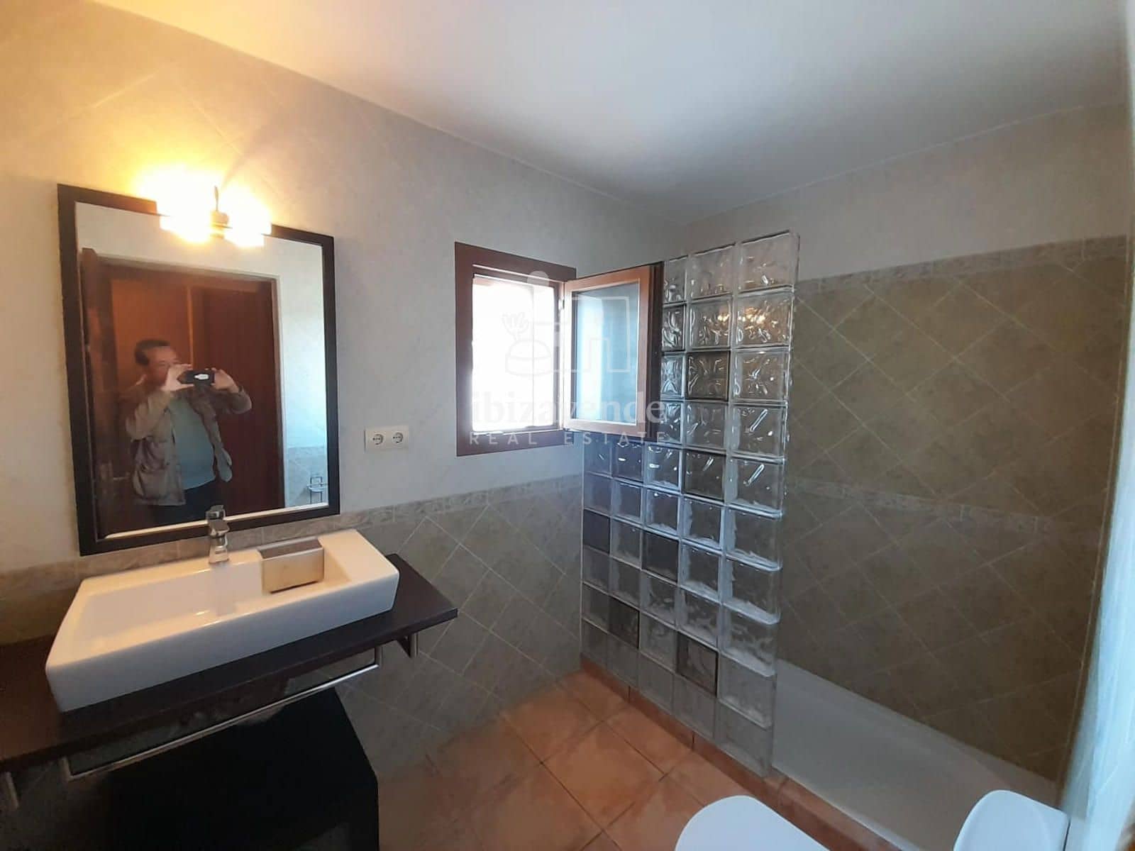 3 soverom Villa til salgs i Cala Llonga med svømmebasseng garasje - € 1 400 000 (Ref: 8692991)