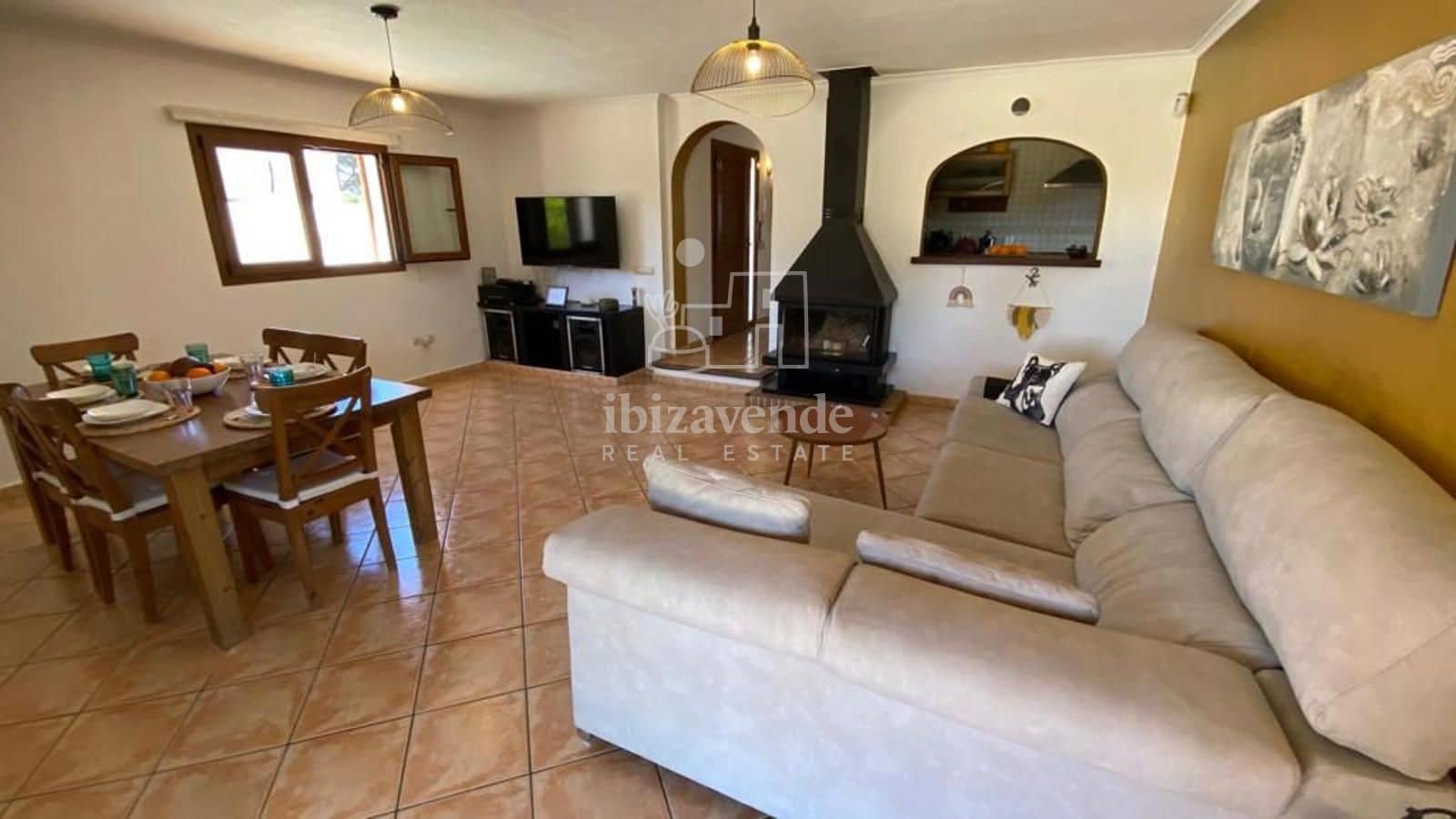 3 soverom Villa til salgs i Cala Llonga med svømmebasseng garasje - € 1 400 000 (Ref: 8692991)