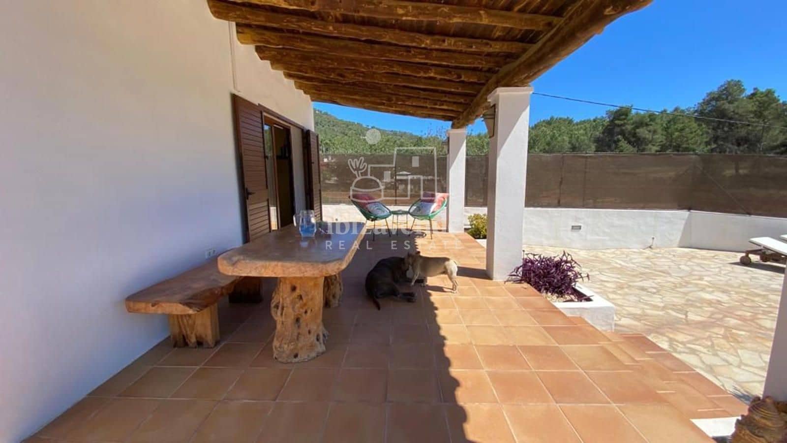 3 soverom Villa til salgs i Cala Llonga med svømmebasseng garasje - € 1 400 000 (Ref: 8692991)