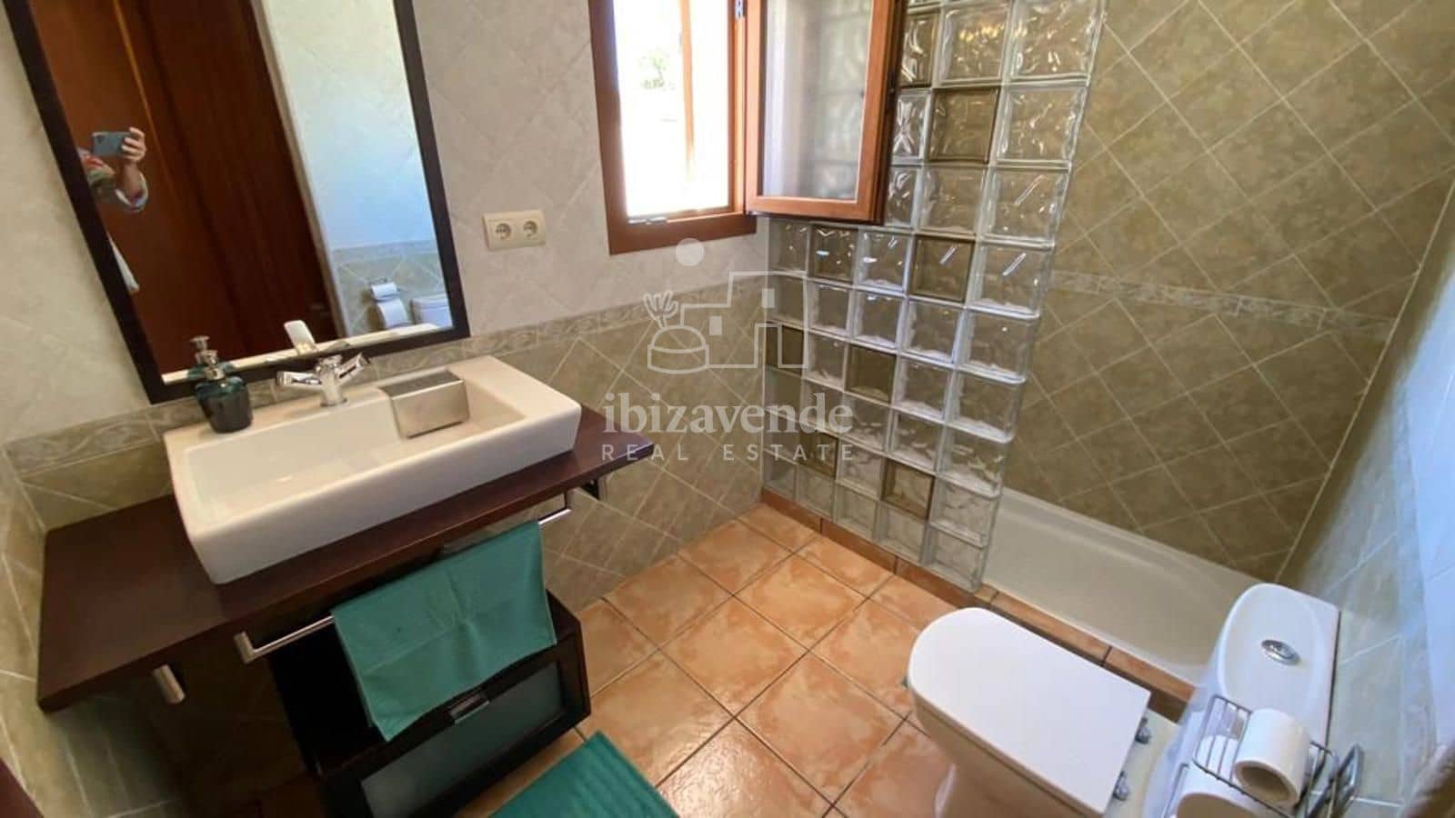 3 soverom Villa til salgs i Cala Llonga med svømmebasseng garasje - € 1 400 000 (Ref: 8692991)