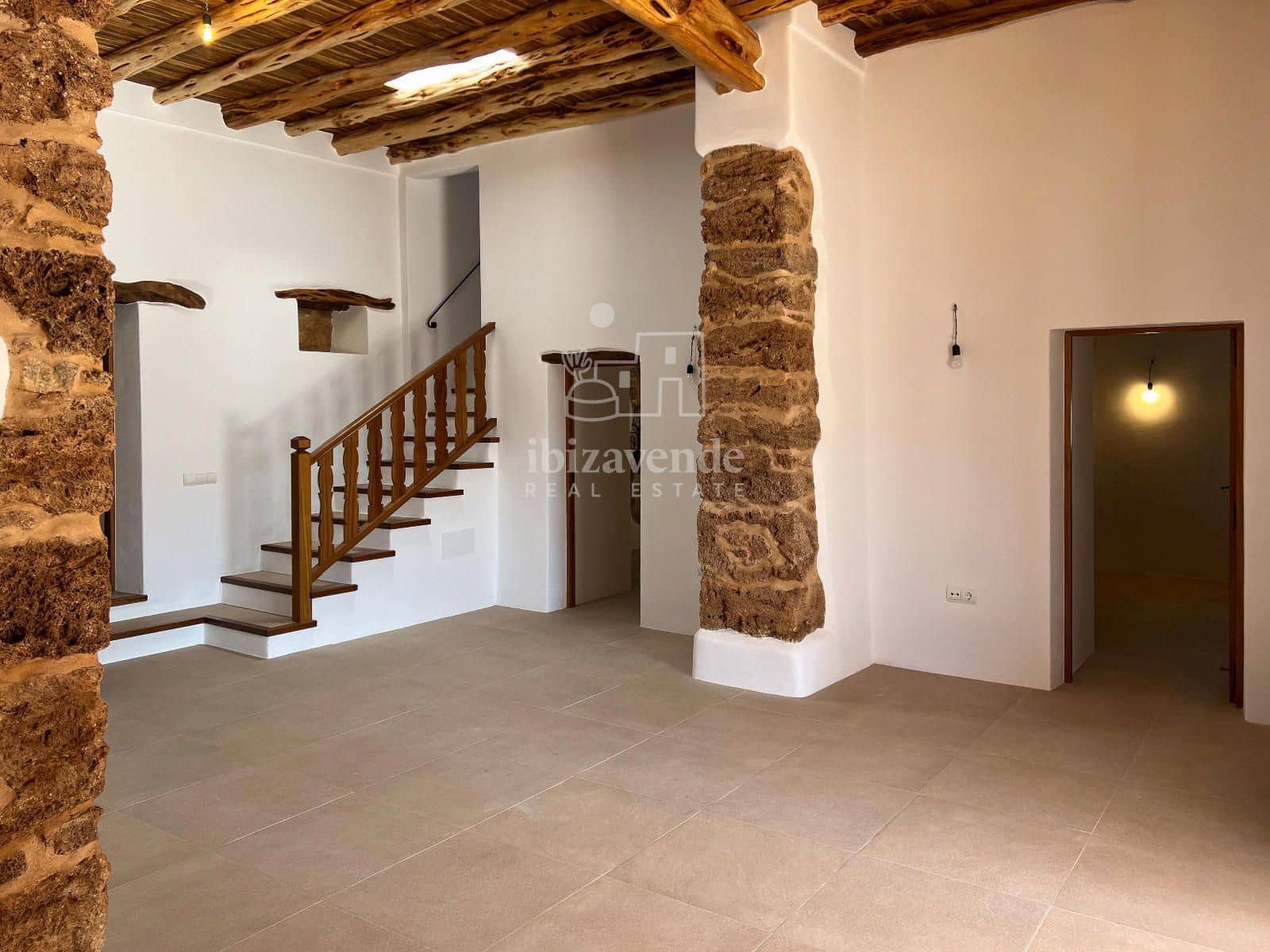 6 soveværelse Villa til leje i Santa Eulalia / Santa Eularia med garage - € 6.000 (Ref: 8771029)