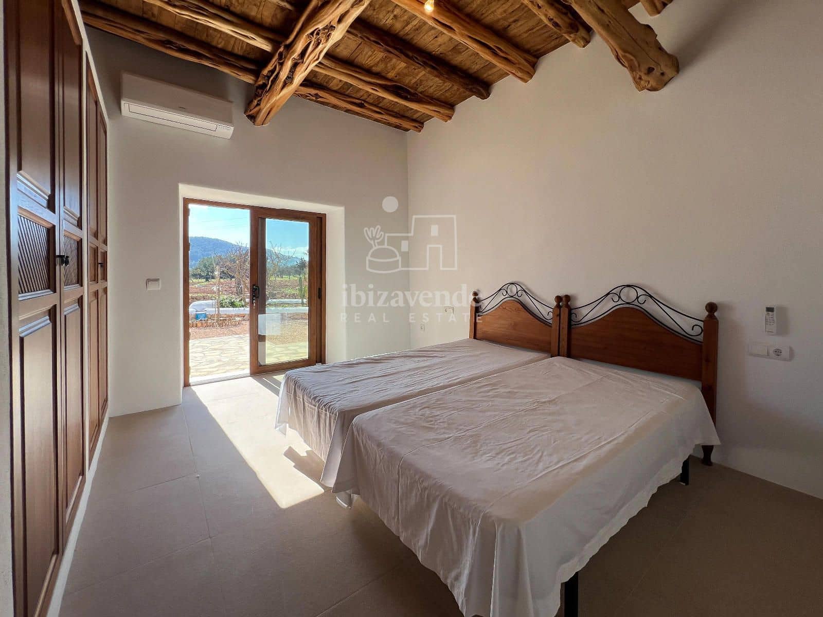 6 soveværelse Villa til leje i Santa Eulalia / Santa Eularia med garage - € 6.000 (Ref: 8771029)