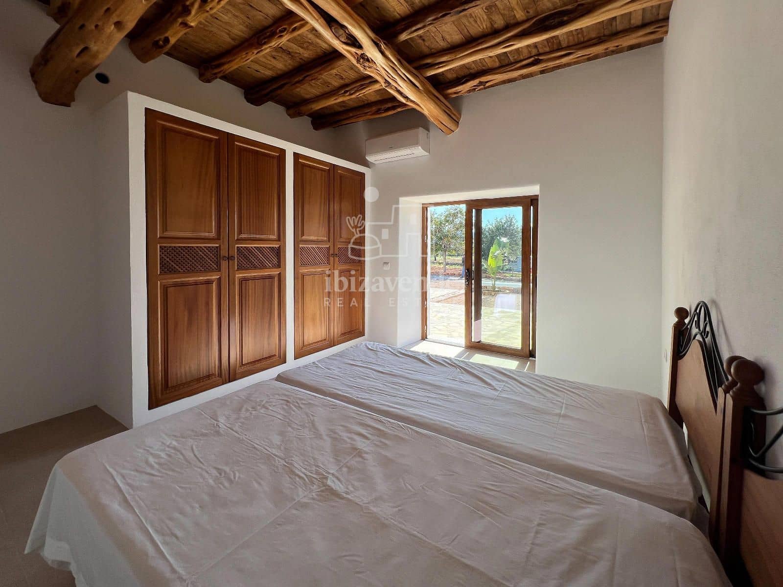 6 soveværelse Villa til leje i Santa Eulalia / Santa Eularia med garage - € 6.000 (Ref: 8771029)