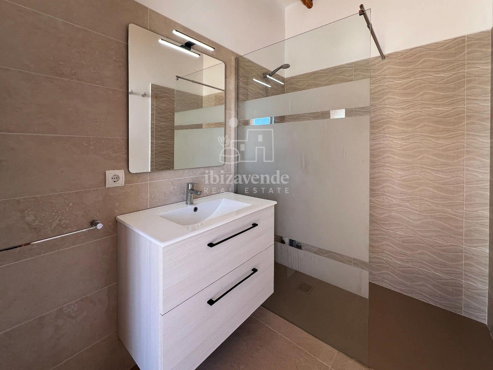 6 soveværelse Villa til leje i Santa Eulalia / Santa Eularia med garage - € 6.000 (Ref: 8771029)