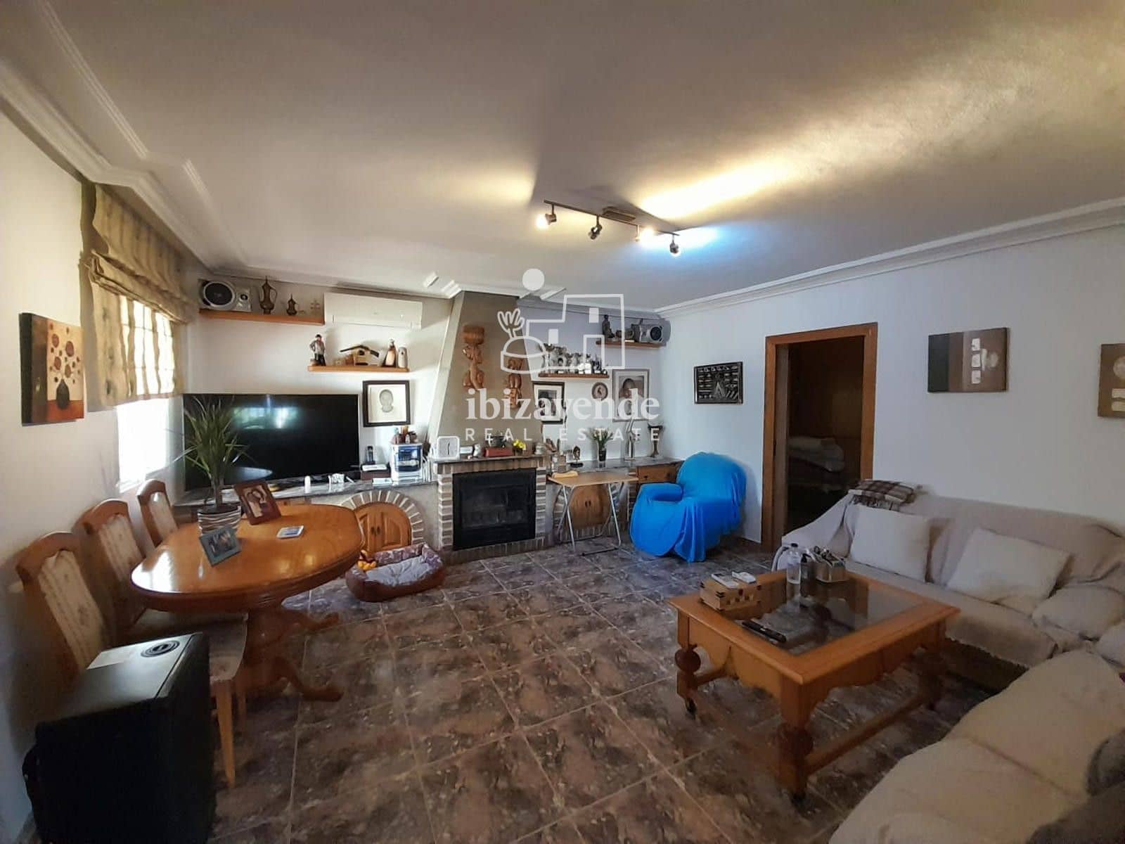 3 makuuhuone Huvila myytävänä paikassa Sant Jordi de Ses Salines mukana uima-altaan 
autotalli - 1 190 000 € (Ref: 8783814)