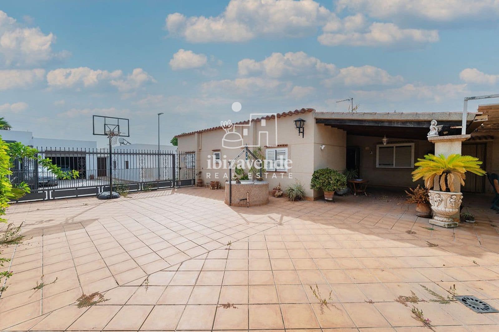 3 bedroom Villa for sale in Sant Jordi de Ses Salines with pool garage - € 1,190,000 (Ref: 8783814)
