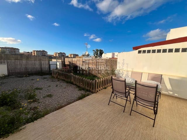 2 bedroom Townhouse for rent in Cala d'en Bou, San Jose / Sant Josep de Sa Talaia with pool garage - € 1,250 (Ref: 8792278)