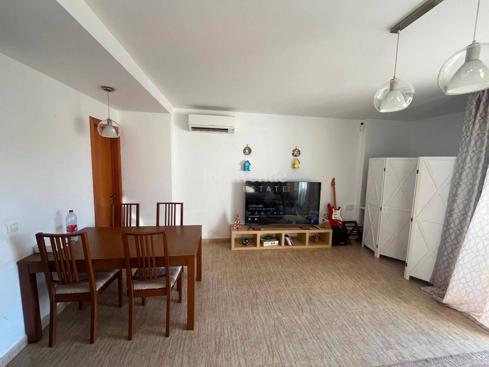 Maison de Ville de 2 chambres à louer à Cala d'en Bou avec piscine garage - 1 250 € (Ref: 8792278)