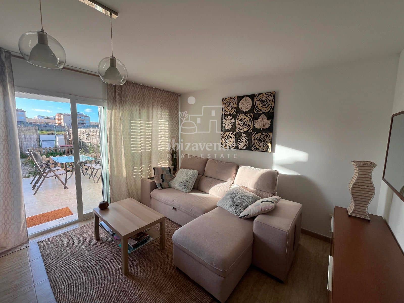 Maison de Ville de 2 chambres à louer à Cala d'en Bou avec piscine garage - 1 250 € (Ref: 8792278)
