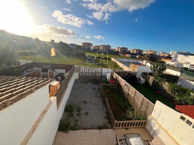 2 bedroom Townhouse for rent in Cala d'en Bou, San Jose / Sant Josep de Sa Talaia with pool garage - € 1,250 (Ref: 8792278)