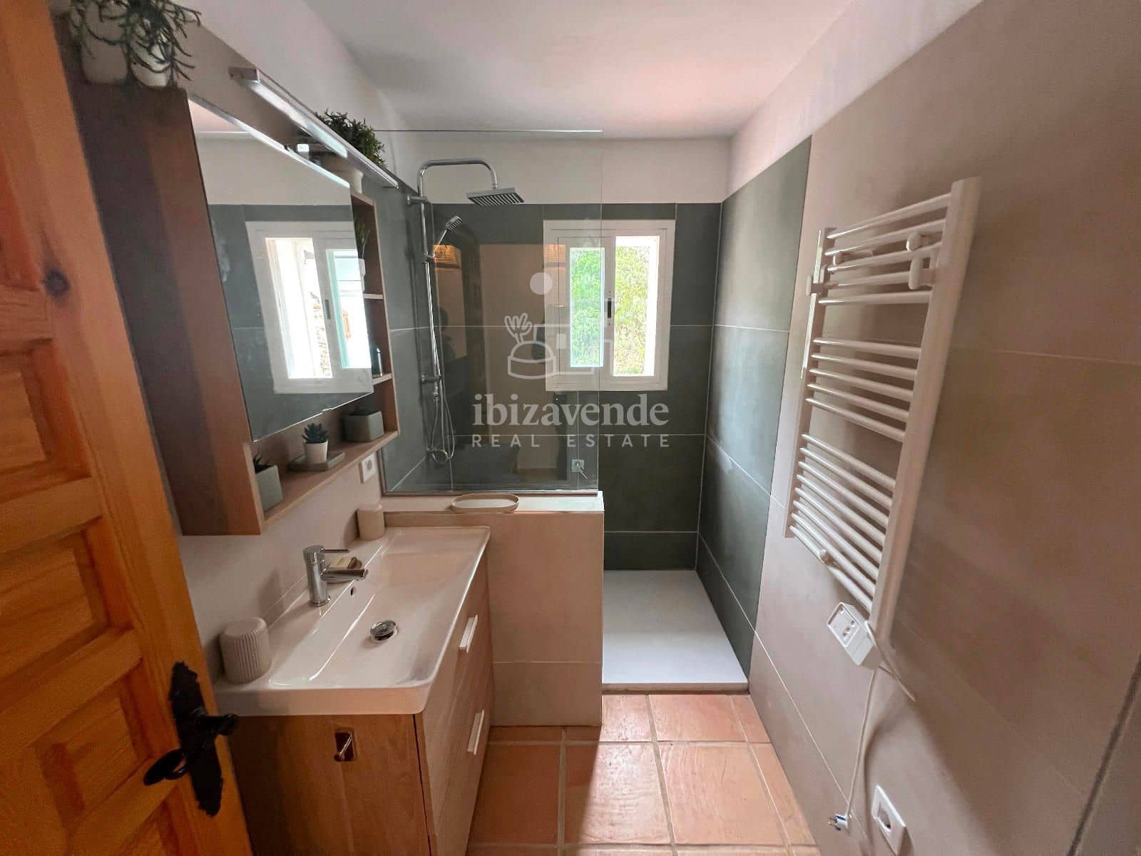 4 soveværelse Villa til leje i Cala Tarida med garage - € 8.000 (Ref: 8941528)