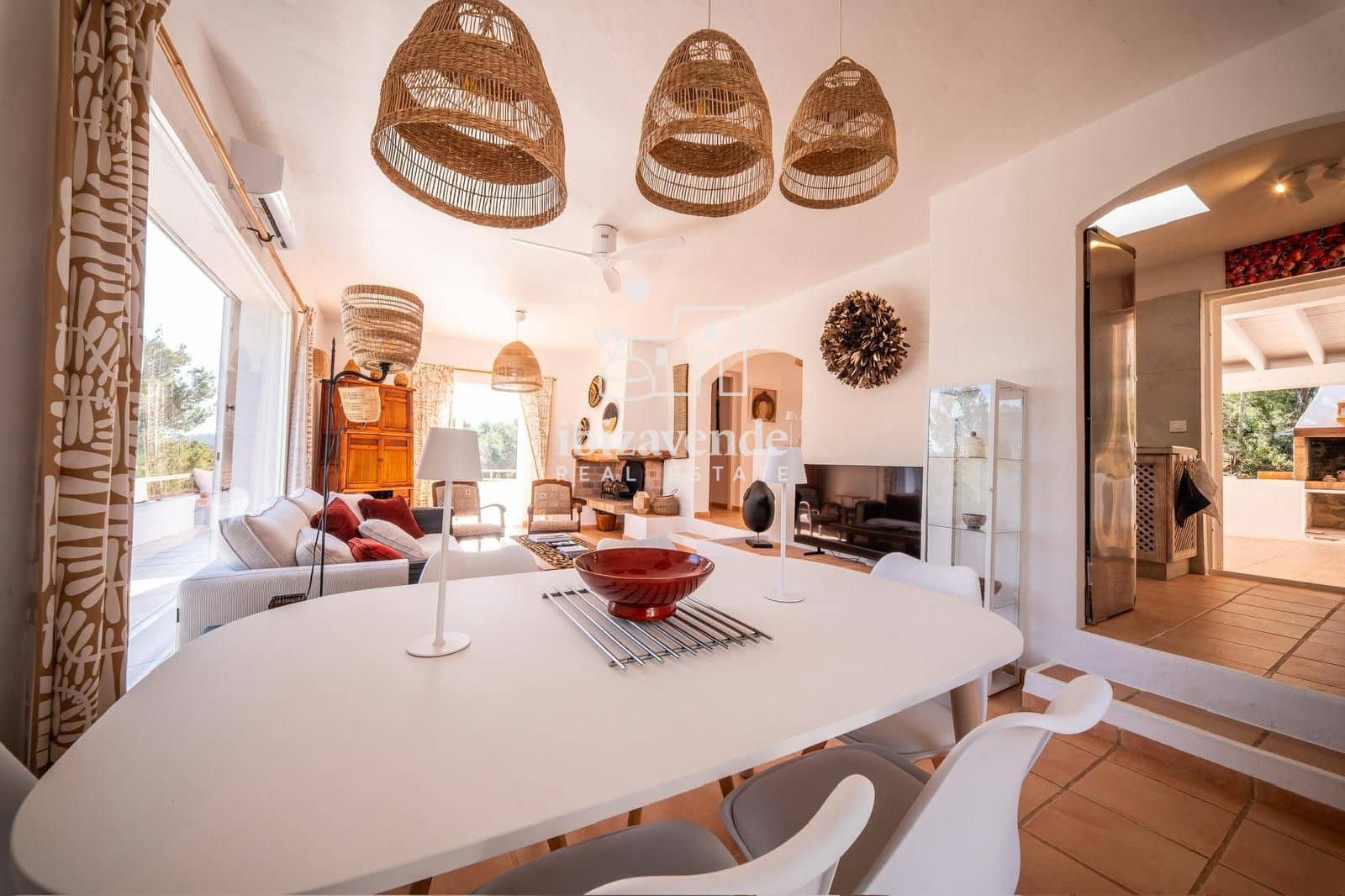 4 soveværelse Villa til leje i Cala Tarida med garage - € 8.000 (Ref: 8941528)