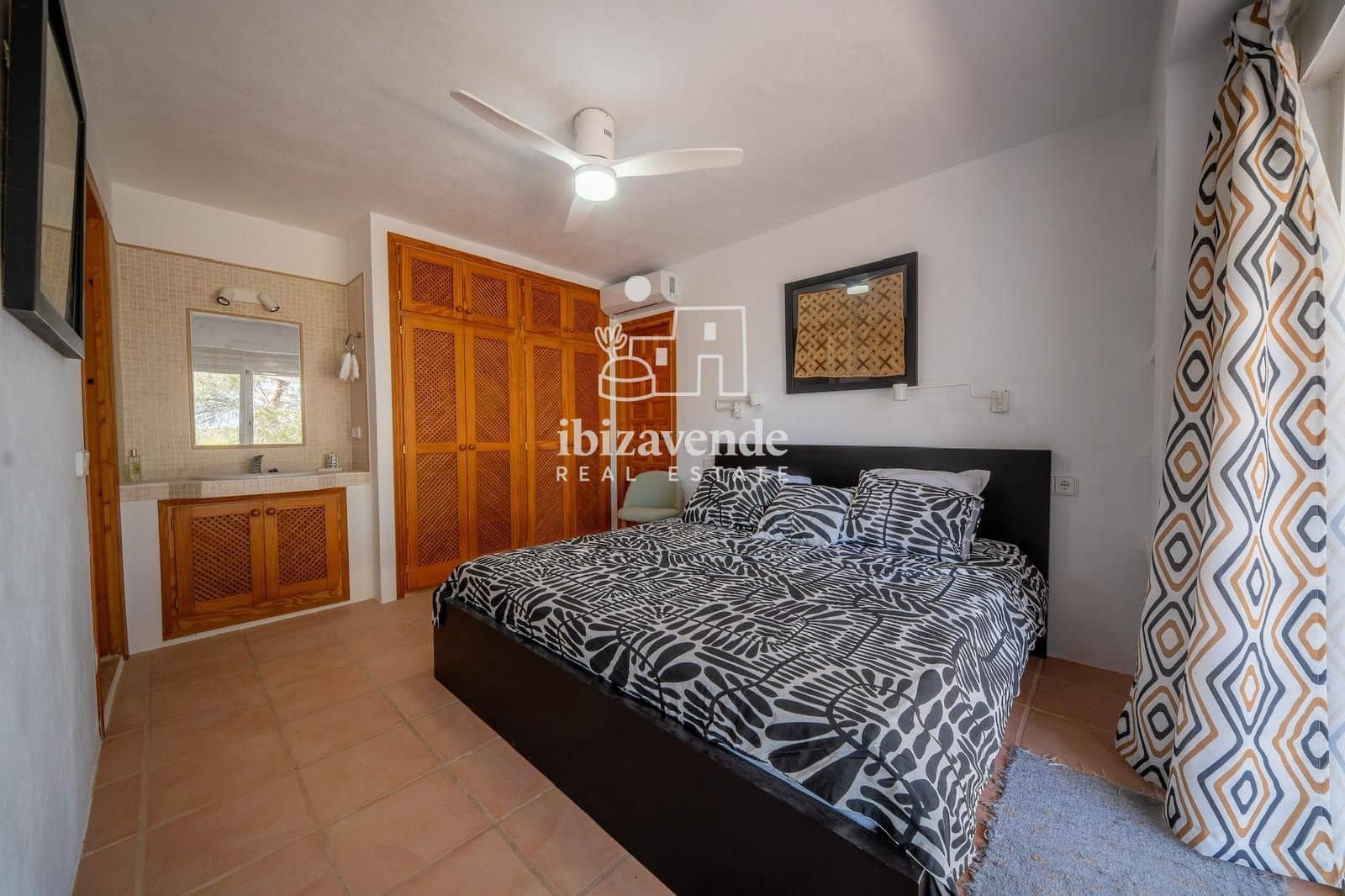 4 soveværelse Villa til leje i Cala Tarida med garage - € 8.000 (Ref: 8941528)