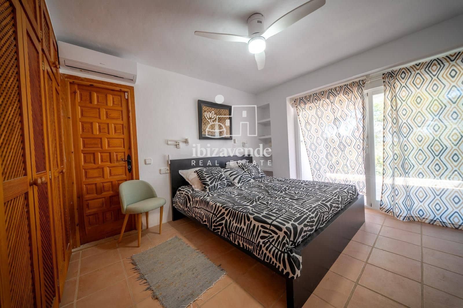 4 soveværelse Villa til leje i Cala Tarida med garage - € 8.000 (Ref: 8941528)