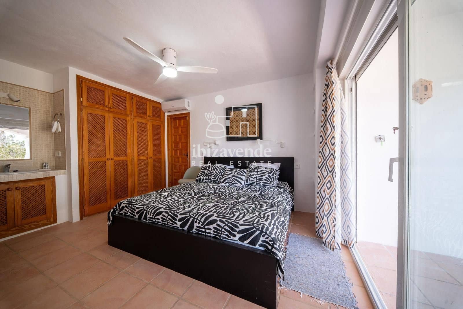 4 soveværelse Villa til leje i Cala Tarida med garage - € 8.000 (Ref: 8941528)