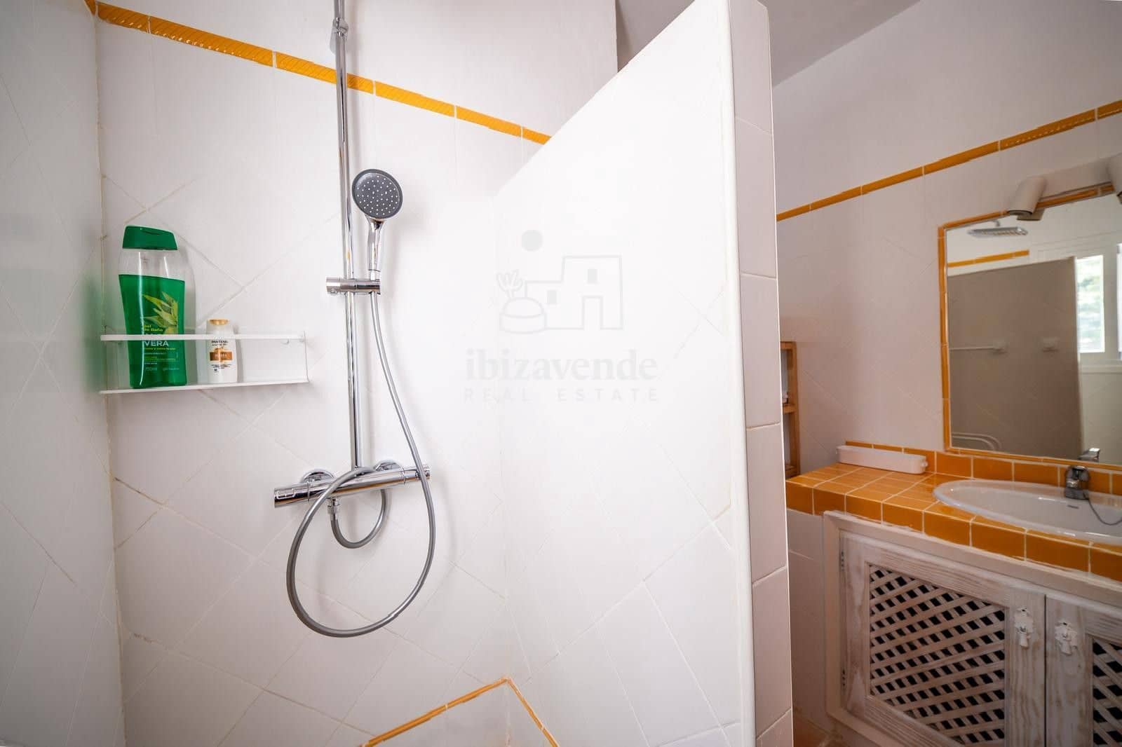 4 soveværelse Villa til leje i Cala Tarida med garage - € 8.000 (Ref: 8941528)