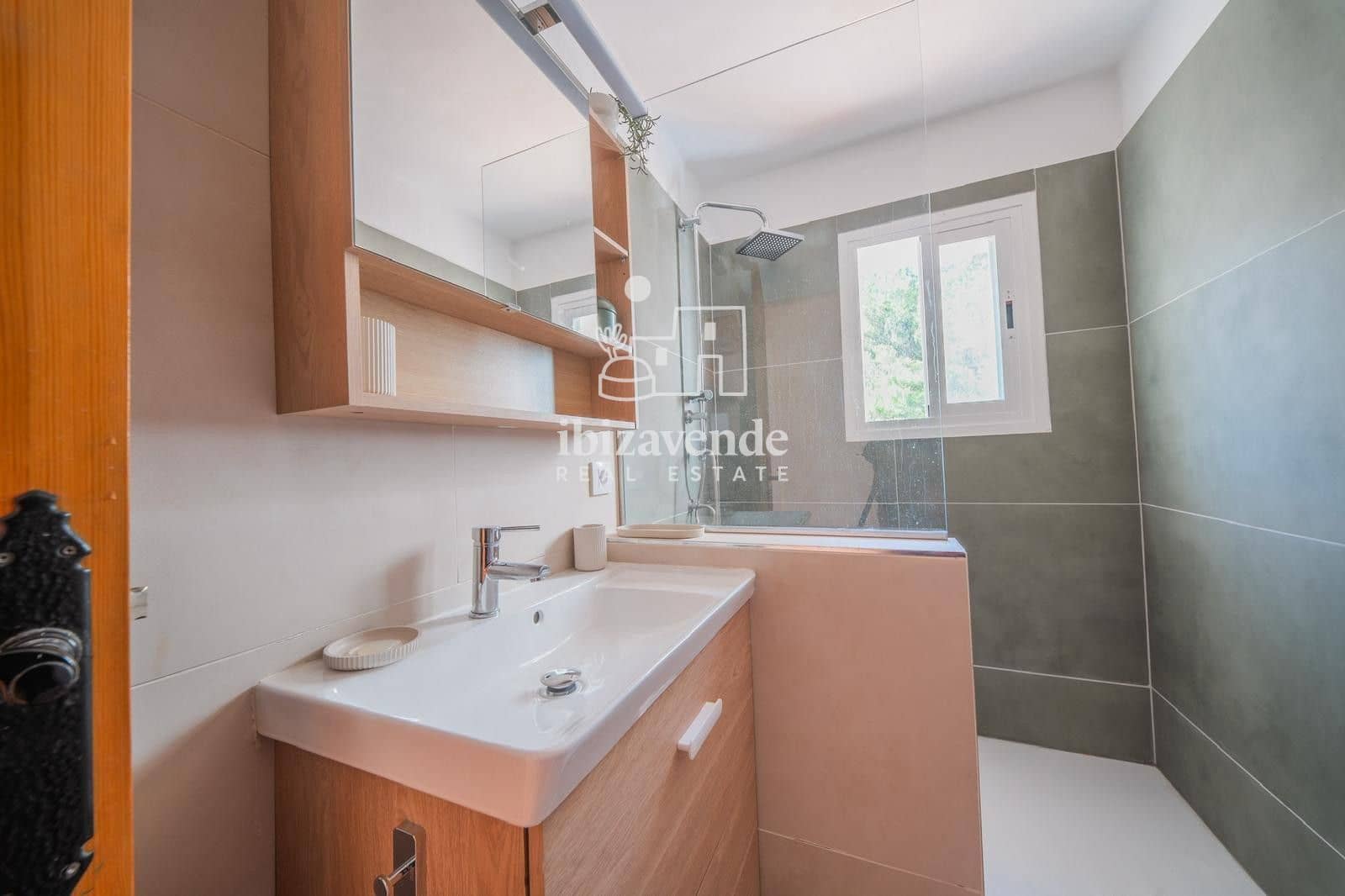 4 soveværelse Villa til leje i Cala Tarida med garage - € 8.000 (Ref: 8941528)