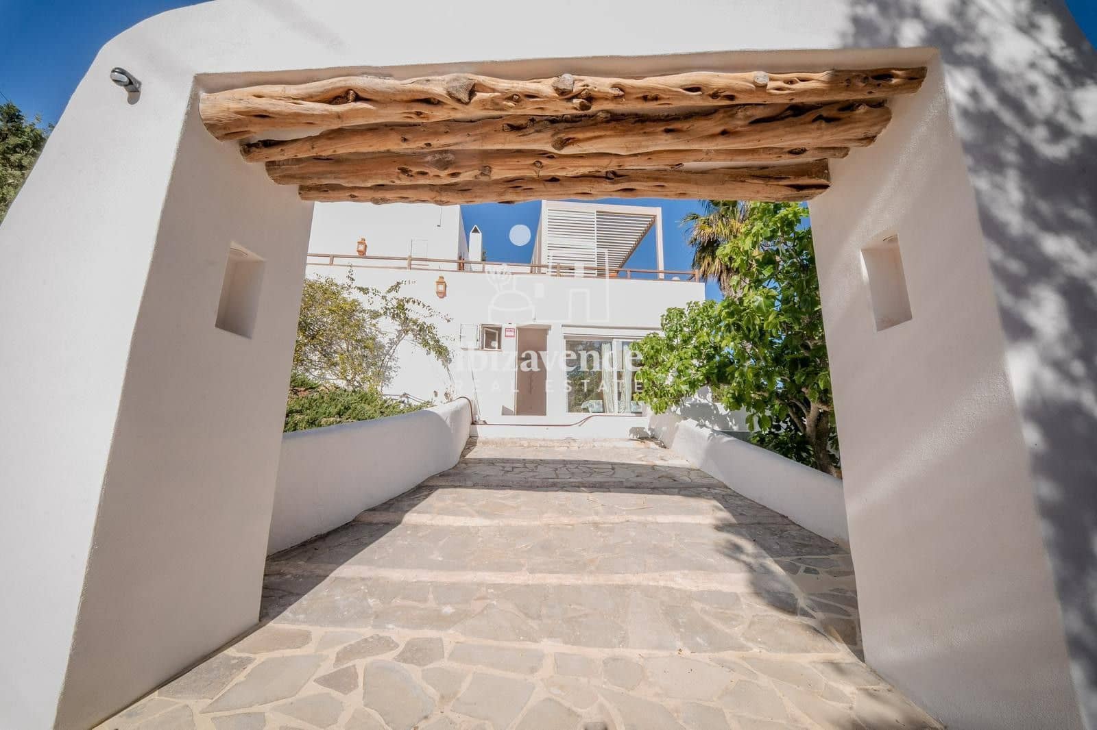 4 soveværelse Villa til leje i Cala Tarida med garage - € 8.000 (Ref: 8941528)