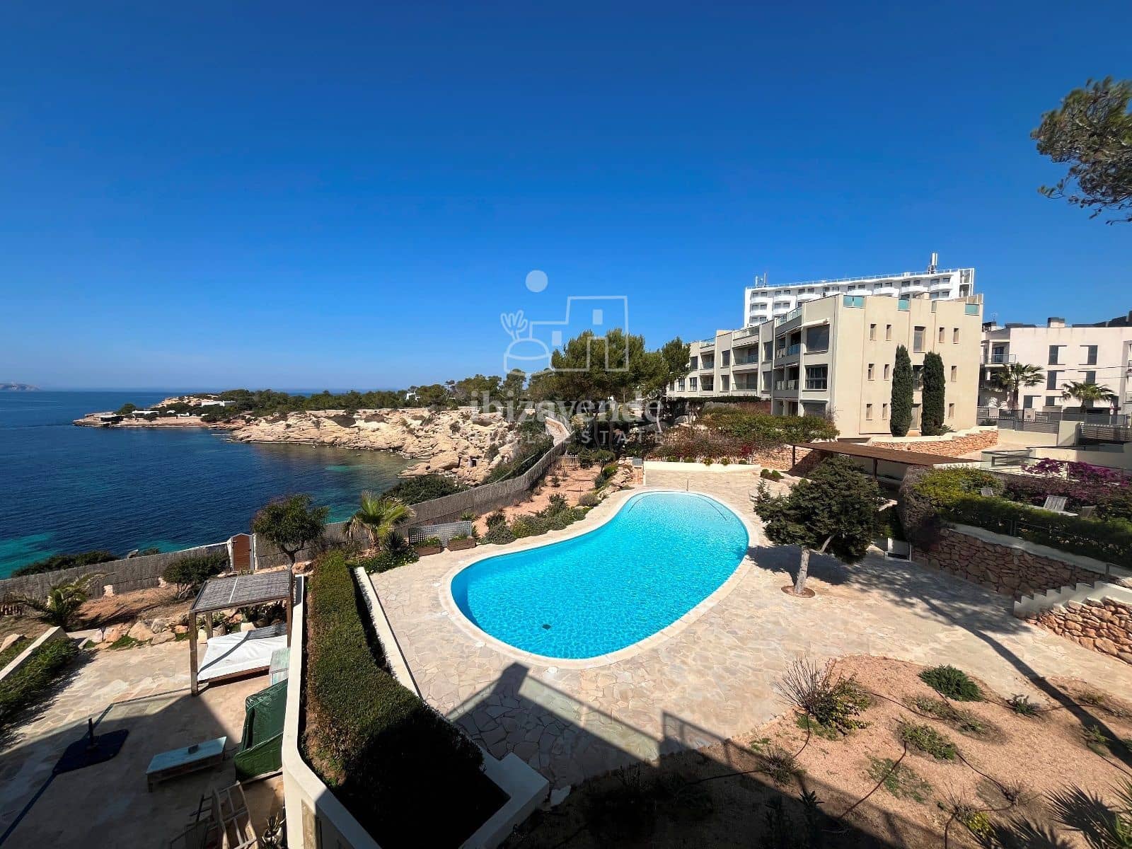 Appartement de 1 chambre à louer à Cala Gracio avec piscine garage - 3 000 € (Ref: 8946868)